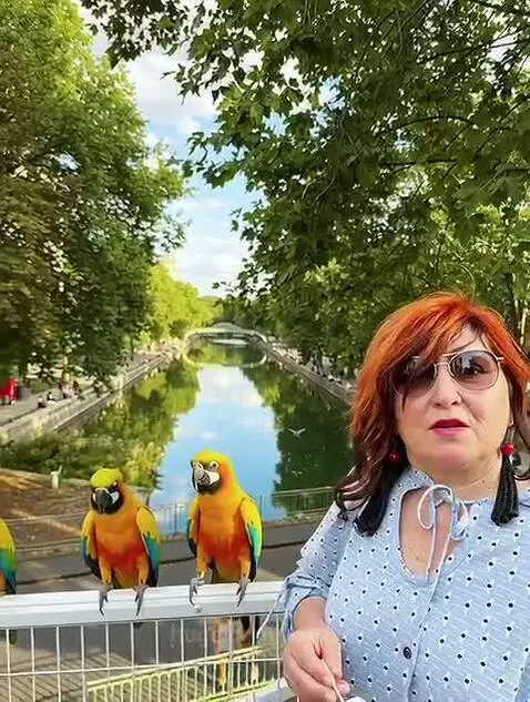 My mum in Paris meets animals by karusel