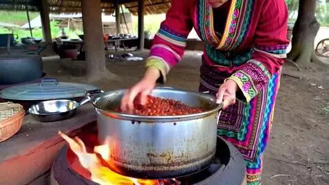 Beans seller preparing her beans by abigob3