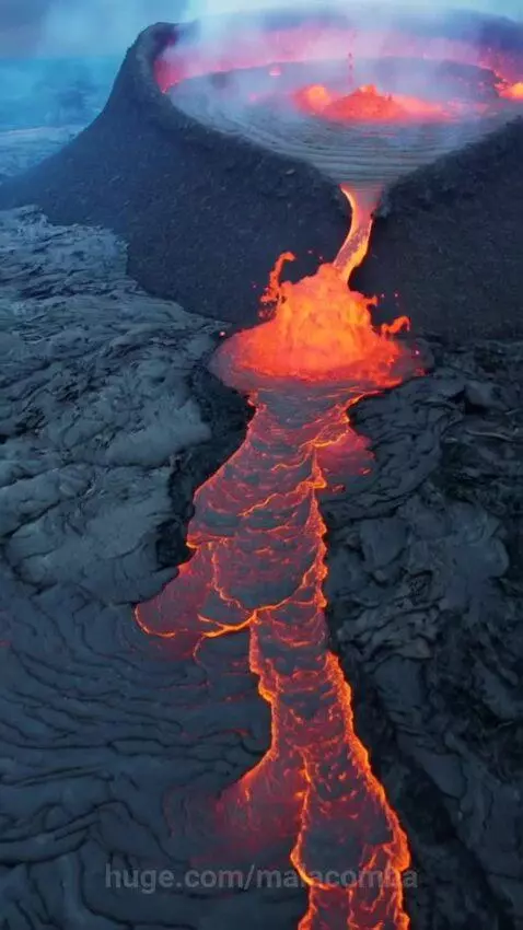 Fire on Earth by malacomba