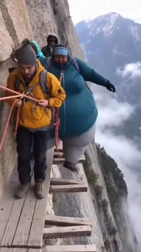 Don't look down ! by seorankhigher