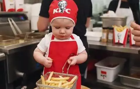 Probably the youngest worker at KFC by zionel