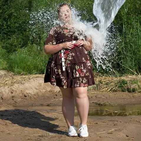 Water spalshes a BBW by unwiseelite