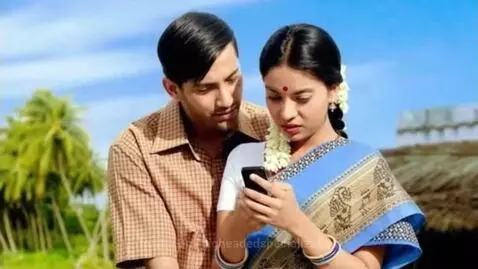 Couple outdoors looking at a smartphone, discussing switching mobile carriers in India.