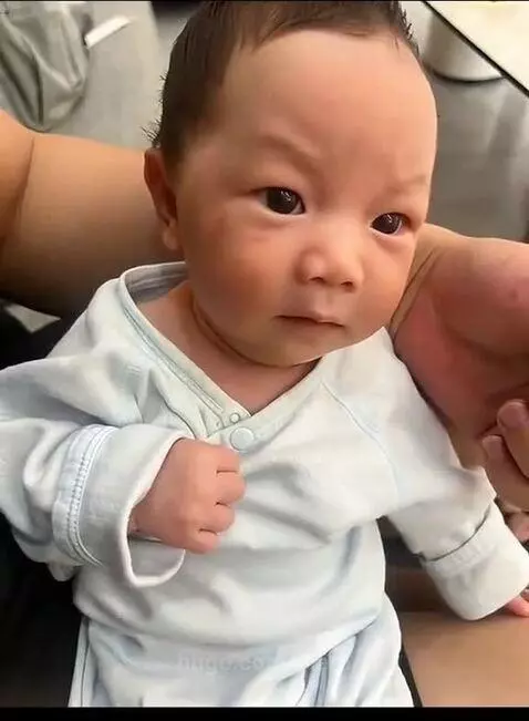 Look this child... 🤣🤣😂 by piero