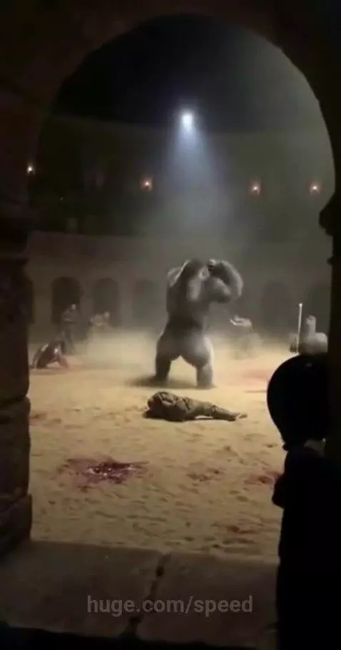 100 men vs 1 Gorilla by speed