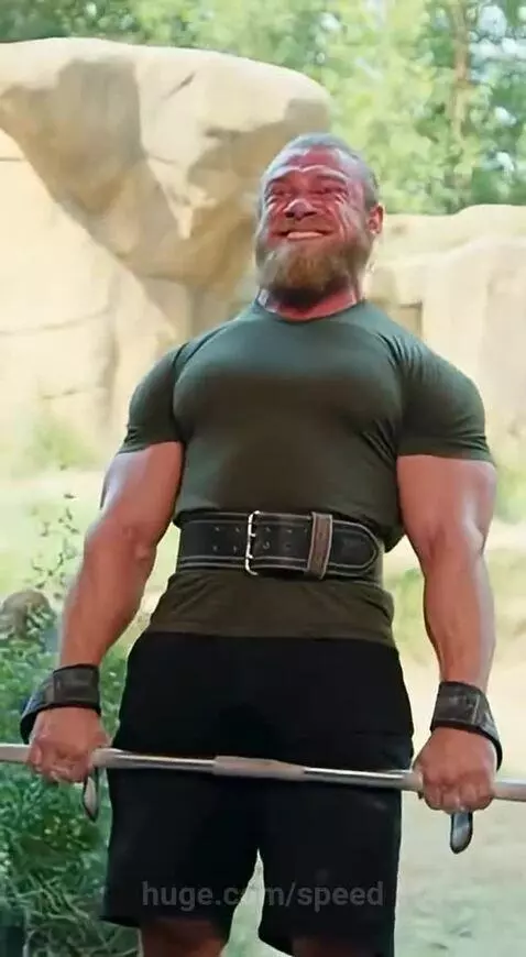 Silver back always defeating with ease 😂😂 by speed