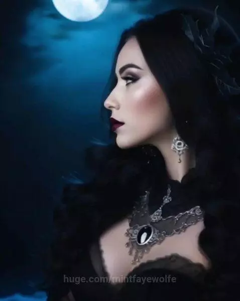 Beauty in darkness by mintfayewolfe