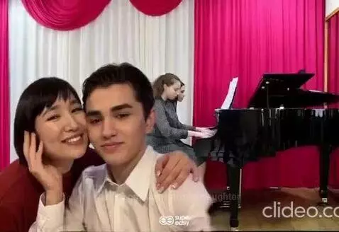 Couple Amirchik and Nazgul singing a love song together, smiling and holding each other.