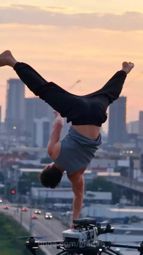 Tightrope walkers are so last century by vlad15