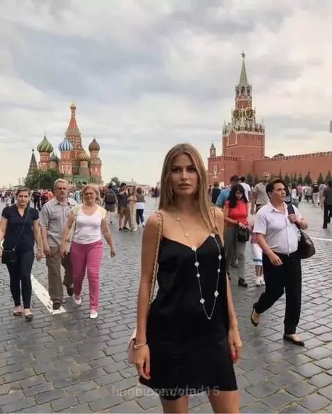 suddenly she was left alone by vlad15