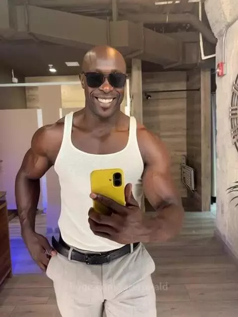 Strong man danse by jureronald