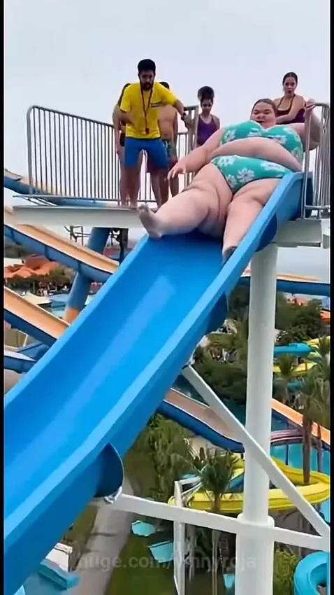 Water slide 😂 by vinnyroja