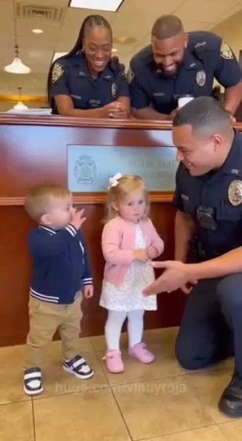 Awwwwn🥹 by vinnyroja