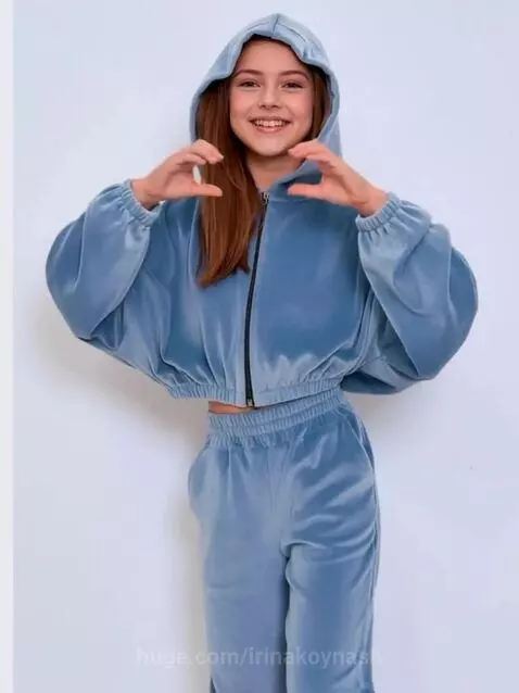 Изменена поза с помощью ИИ nano babo и сгенерировано ИИ виде... by irinakoynash