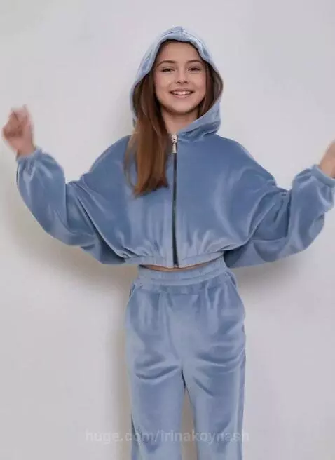 Сгенерирована фото с помощью ИИ nano banano, затем сгенериро... by irinakoynash