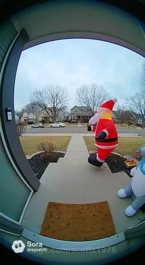 Santa porch theft stopped by scotts1976