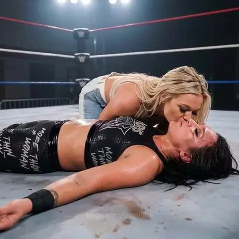 Julia seals the win with a kiss by ggyuuhii