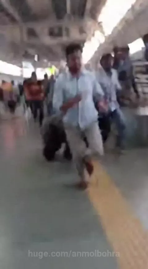 gorilla attack  mumbai local by anmolbohra