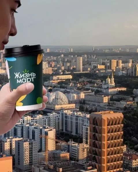 My legs are dangling of the edge by gromkusik