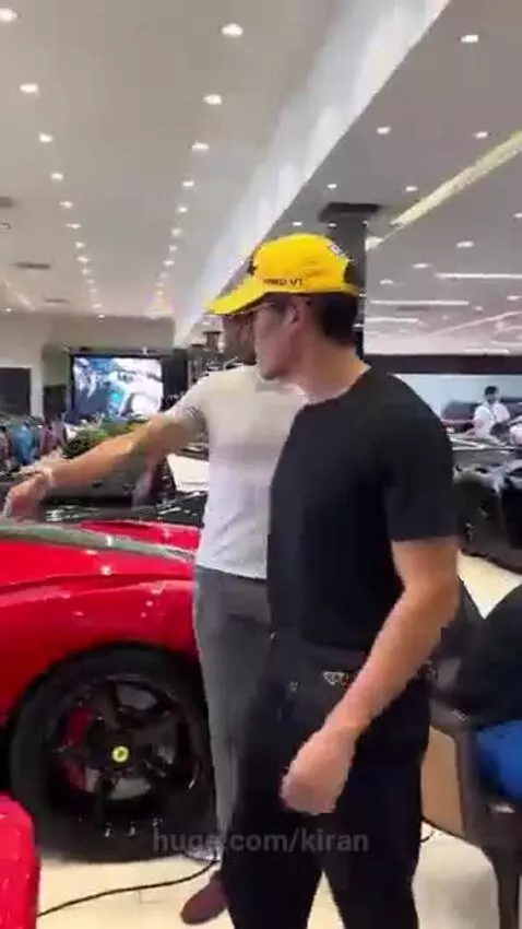 Man explaining car auction deals with images of luxury SUVs and auction house.