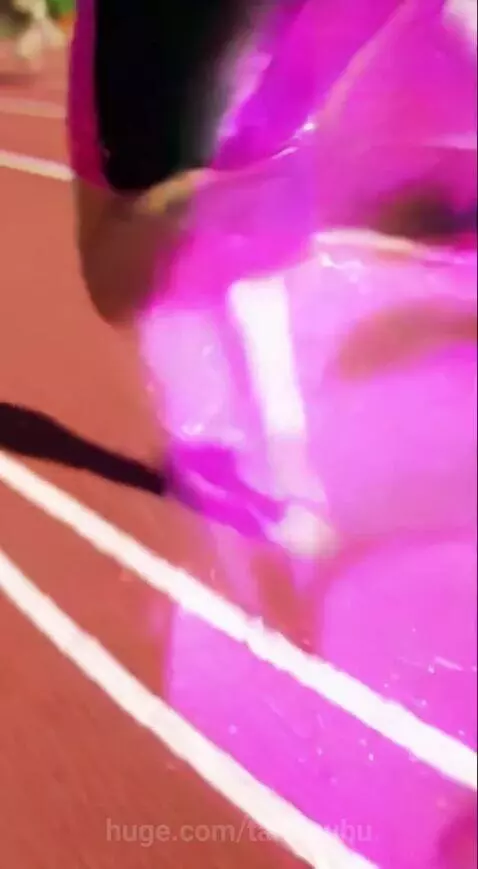 Runner with pink hair in starting blocks next to a cheetah, glowing with speed effects.