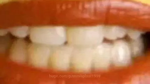 Animated yellow face with sunglasses and gold chain rapping for Super Sour Splaat Snacks.